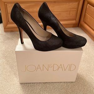 Joan & David Black/Gold Heels size 8.5-Good condition